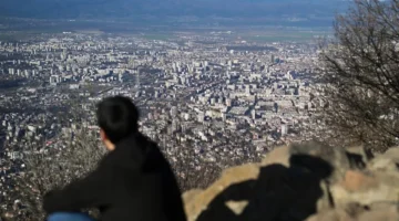 اقتراع بسحب الثقة يهدد حكومة بلغاريا وسط احتجاجات متصاعدة